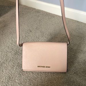🌸🏷 Beautiful Michael Kors Crossbody in Ballet 🩰